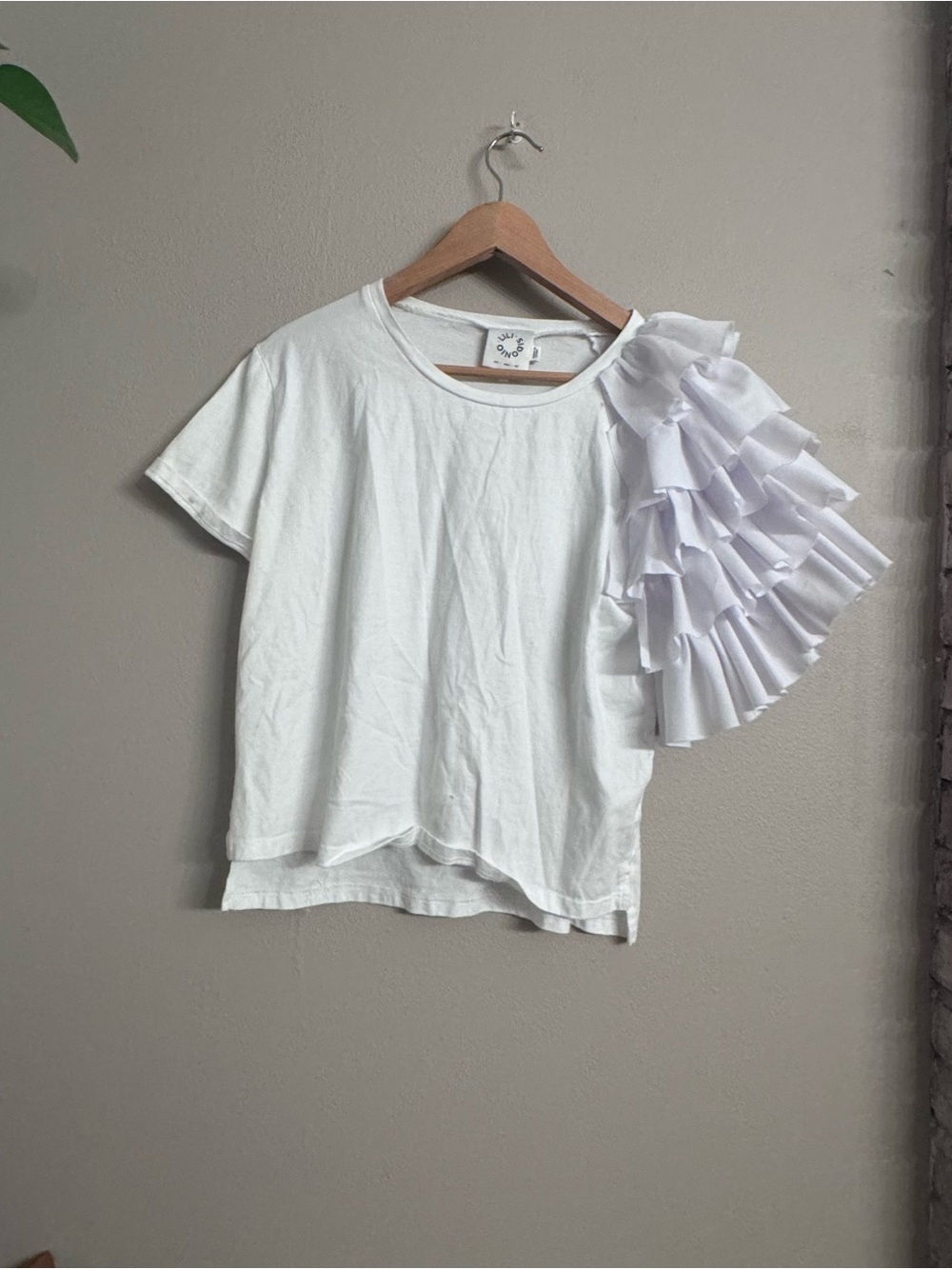 LILI SIDONIO Ruffled One-Shoulder Tee - Picture 2 of 6